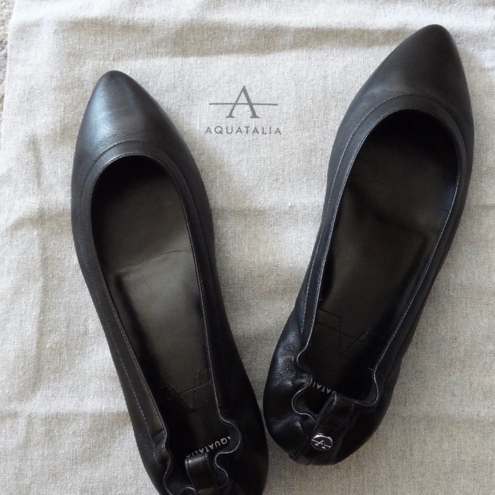 Women's Aquatalia Pilara Pointed-Toe Ballet Flat in Black - size 6.5US
